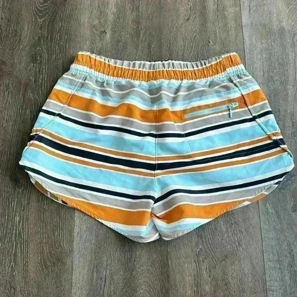 The North Face Flash Dry Shorts.  Women’s size small.  Like new condition! - Picture 5 of 6